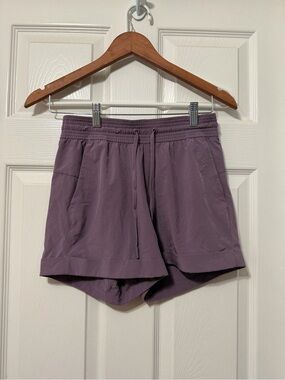 Lululemon spring breakaway shorts 3” size 4 euc